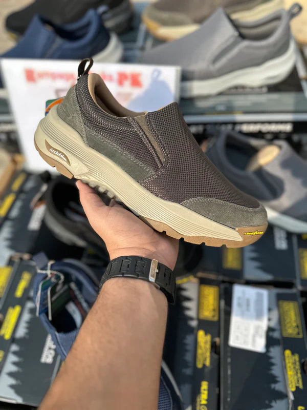 Skechers Arch Fit (Medicated Sole)